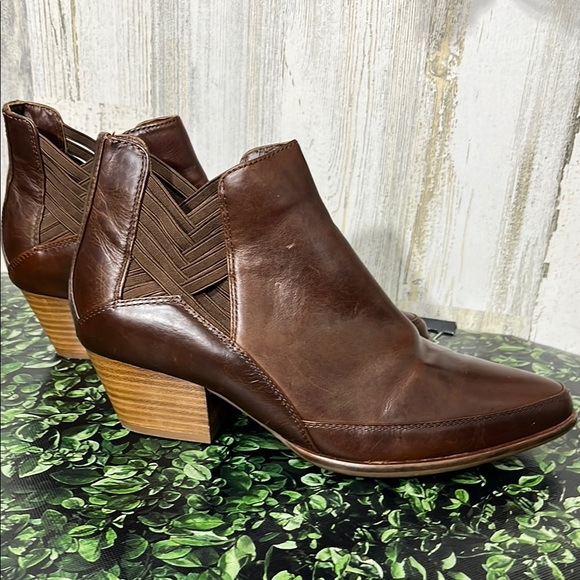 Kelsi Dagger Shoes - Kelsi Dagger Brown Ankle Boots with Western Flair Size 10